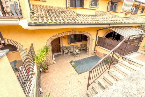 casa indipendente in vendita a Guidonia Montecelio in zona Pichini