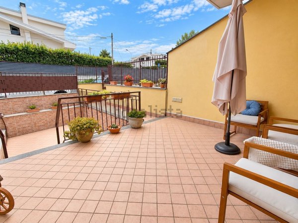 casa indipendente in vendita a Guidonia Montecelio in zona Marco Simone