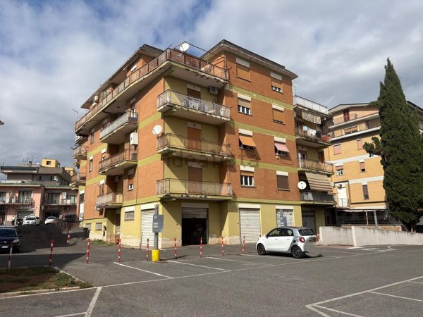 appartamento in vendita a Guidonia Montecelio in zona Guidonia