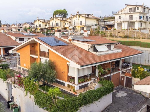 casa indipendente in vendita a Guidonia Montecelio in zona Marco Simone