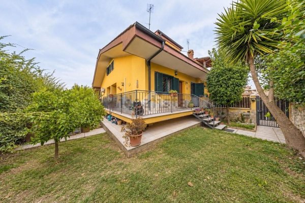 casa indipendente in vendita a Guidonia Montecelio in zona Montecelio