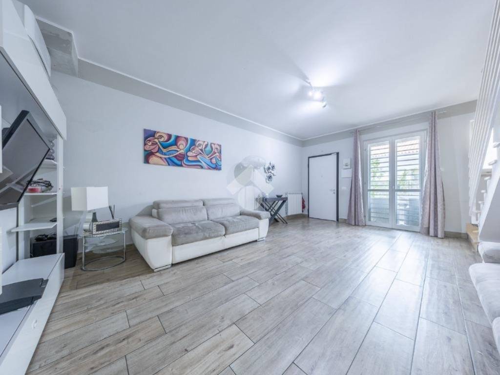 casa indipendente in vendita a Guidonia Montecelio in zona Setteville