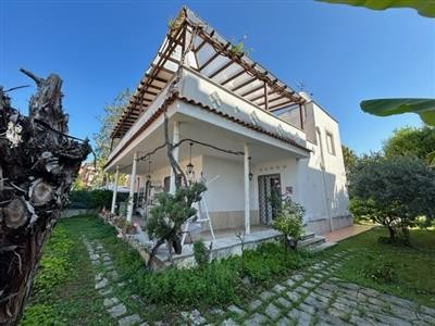 casa indipendente in vendita a Guidonia Montecelio in zona Guidonia