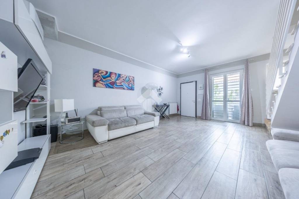 casa indipendente in vendita a Guidonia Montecelio in zona Setteville