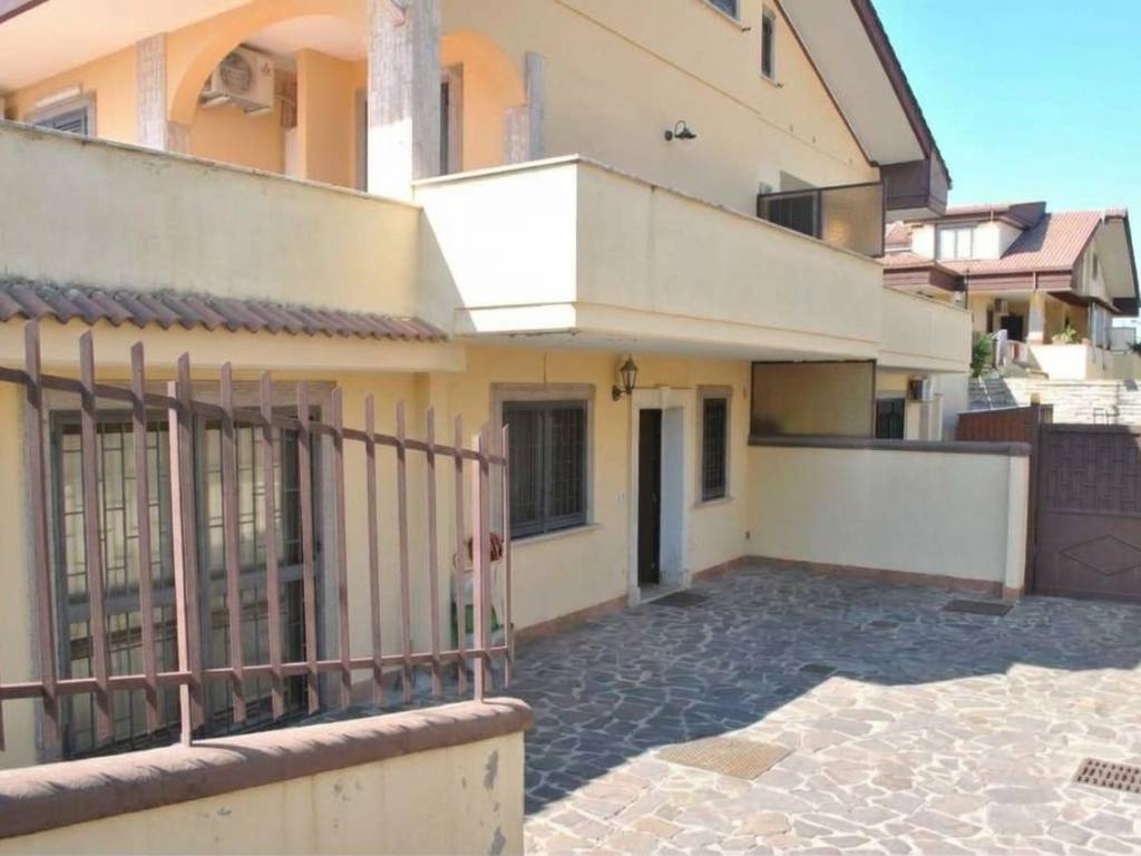 casa indipendente in vendita a Guidonia Montecelio in zona Marco Simone