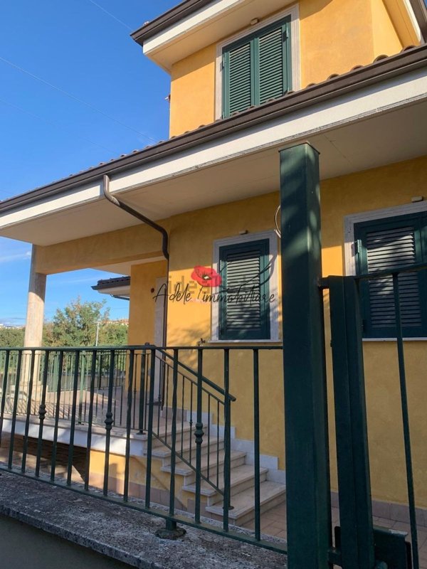 casa indipendente in vendita a Guidonia Montecelio in zona Marco Simone