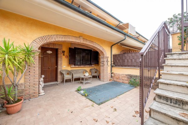 casa indipendente in vendita a Guidonia Montecelio in zona Pichini