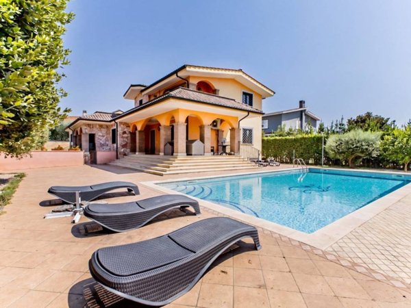 casa indipendente in vendita a Guidonia Montecelio in zona Marco Simone