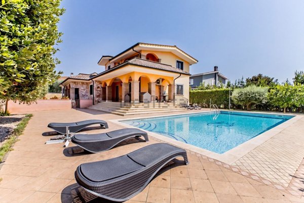 casa indipendente in vendita a Guidonia Montecelio in zona Marco Simone