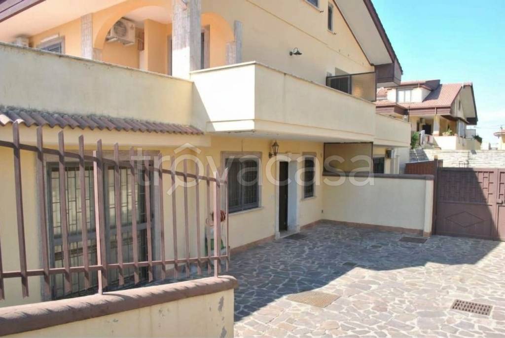 casa indipendente in vendita a Guidonia Montecelio in zona Marco Simone