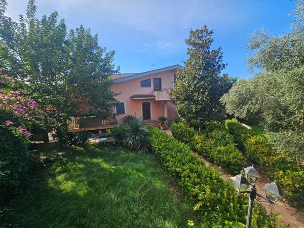casa indipendente in vendita a Guidonia Montecelio in zona Marco Simone