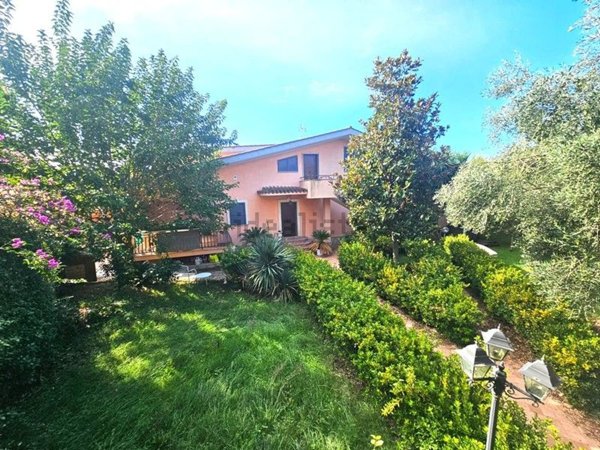 casa indipendente in vendita a Guidonia Montecelio in zona Marco Simone