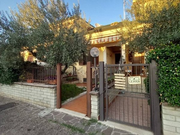 casa indipendente in vendita a Guidonia Montecelio in zona Setteville