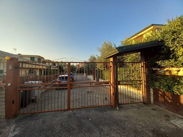 casa indipendente in vendita a Guidonia Montecelio in zona Setteville