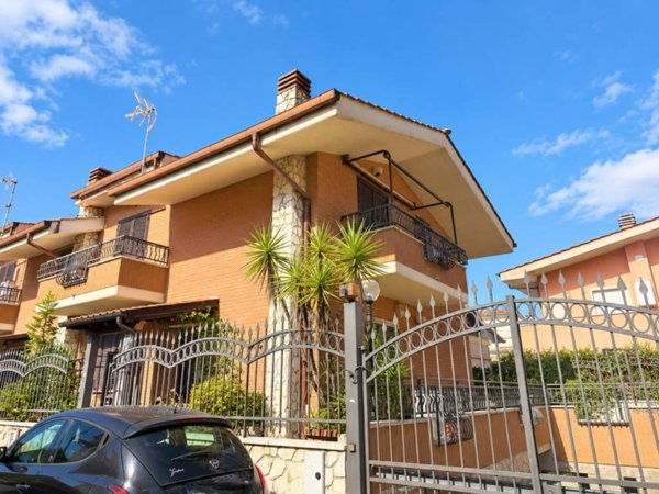 casa indipendente in vendita a Guidonia Montecelio in zona La Botte