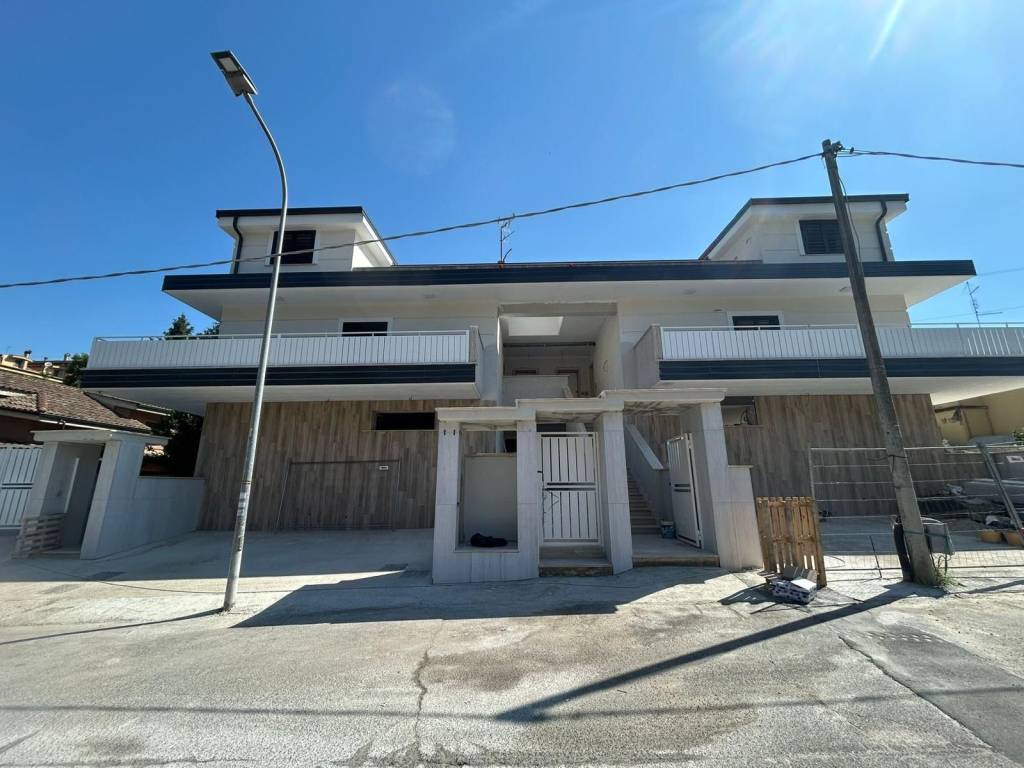 casa indipendente in vendita a Guidonia Montecelio in zona Marco Simone