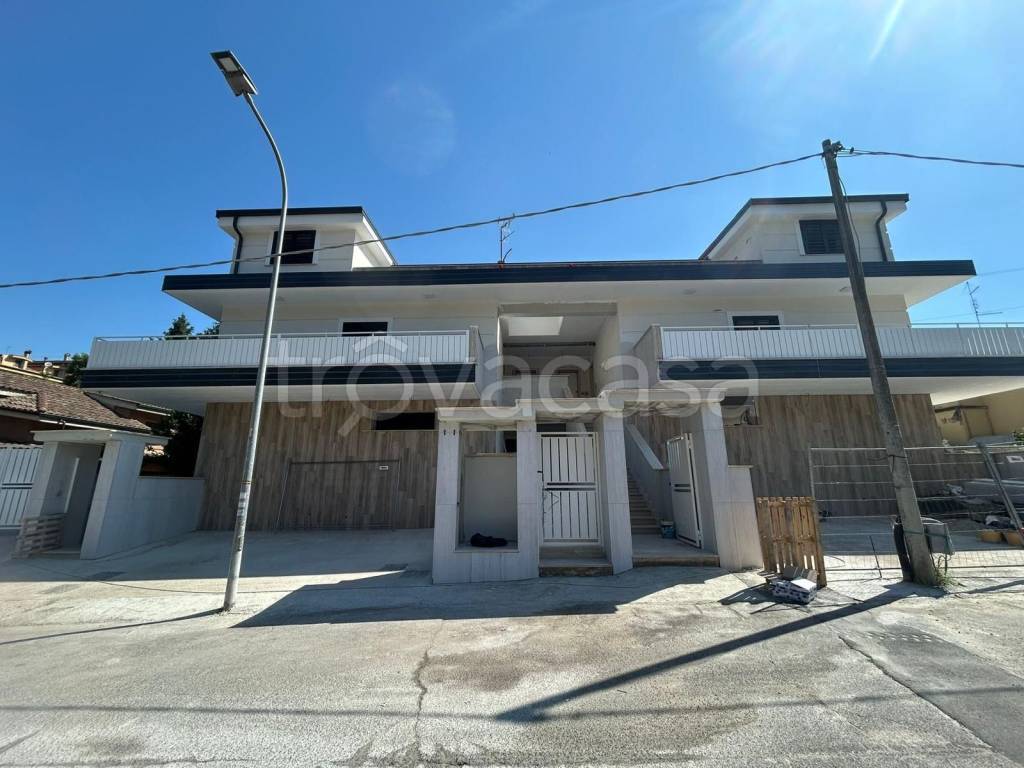 appartamento in vendita a Guidonia Montecelio in zona Marco Simone