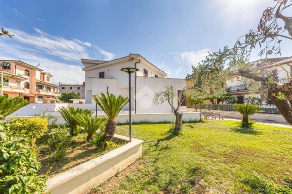 casa indipendente in vendita a Guidonia Montecelio in zona La Botte