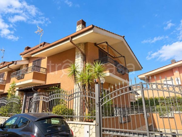 casa indipendente in vendita a Guidonia Montecelio in zona La Botte