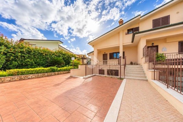 casa indipendente in vendita a Guidonia Montecelio in zona Marco Simone