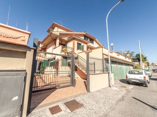 casa indipendente in vendita a Guidonia Montecelio in zona Setteville