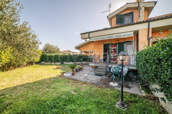 casa indipendente in vendita a Guidonia Montecelio in zona Setteville