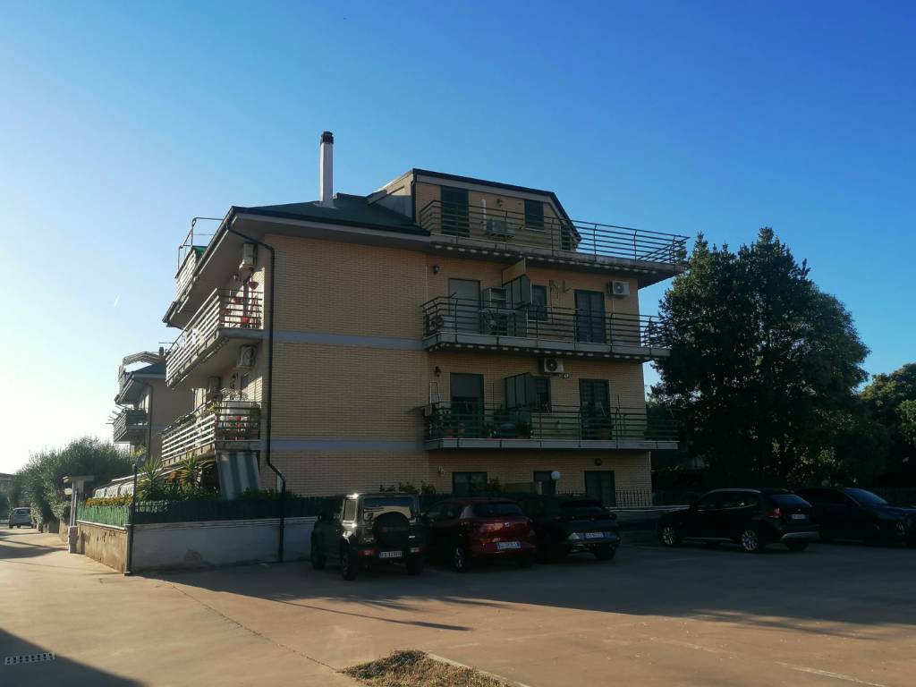 appartamento in vendita a Guidonia Montecelio in zona La Botte