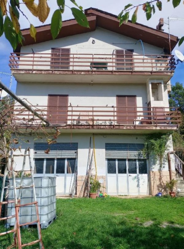 casa indipendente in vendita a Jenne