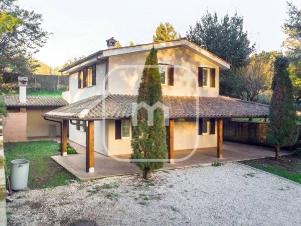 casa indipendente in vendita a Labico