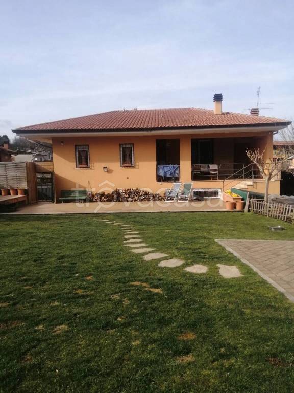 casa indipendente in vendita a Labico in zona Colle Spina