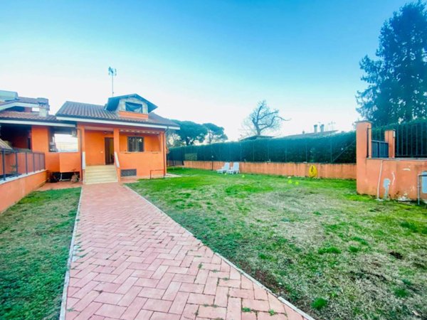 casa indipendente in vendita a Labico in zona Colle Spina