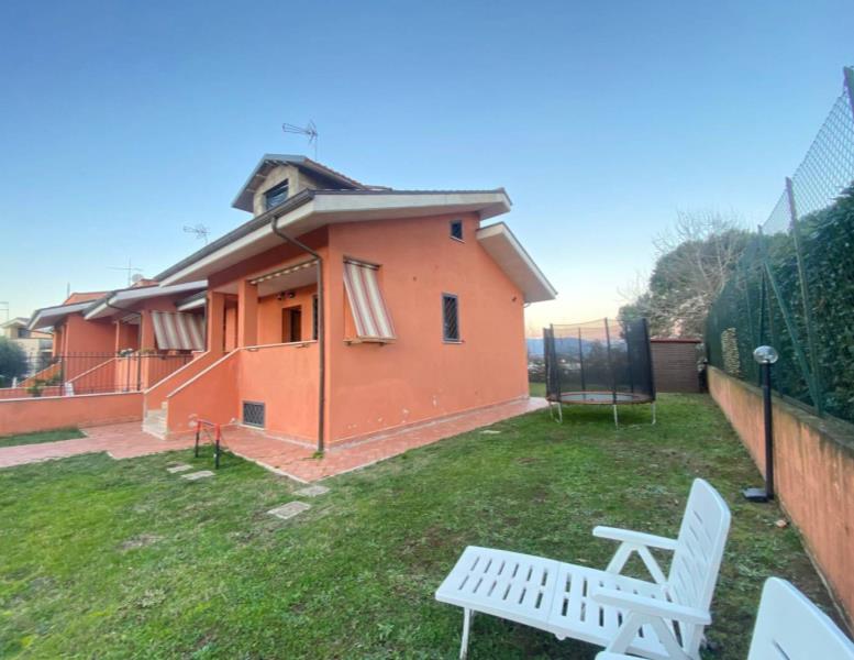 casa indipendente in vendita a Labico in zona Colle Spina
