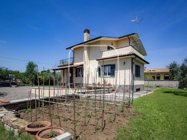 casa indipendente in vendita a Labico in zona Colle Spina