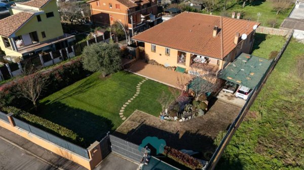 casa indipendente in vendita a Labico in zona Colle Spina