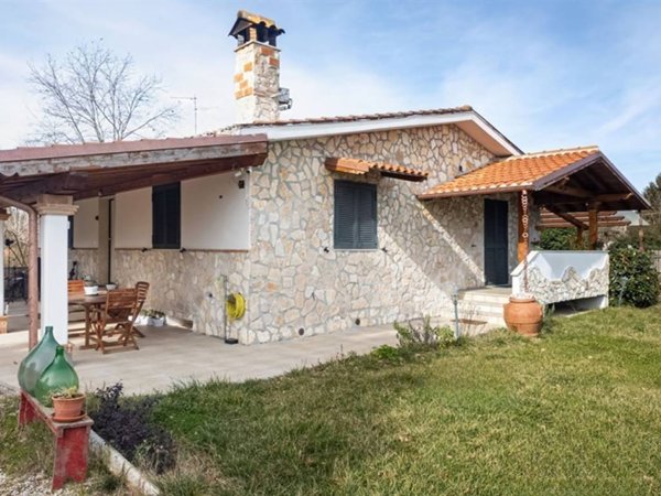 casa indipendente in vendita a Labico