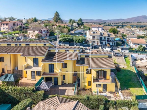 casa indipendente in vendita a Labico in zona Colle Spina