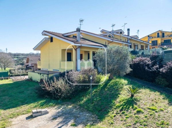 casa indipendente in vendita a Labico in zona Colle Spina