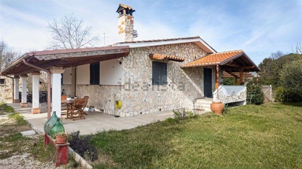 casa indipendente in vendita a Labico