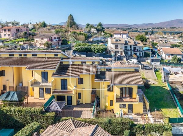 casa indipendente in vendita a Labico in zona Colle Spina