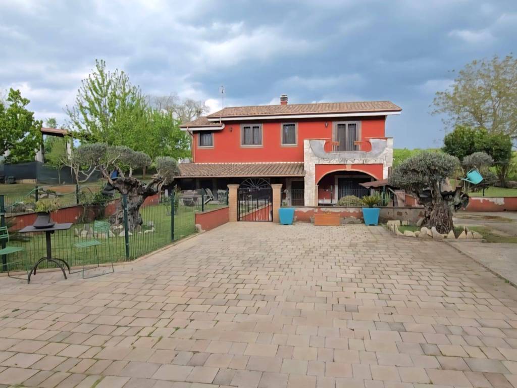 casa indipendente in vendita a Labico