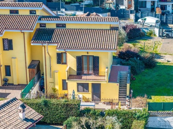 casa indipendente in vendita a Labico in zona Colle Spina