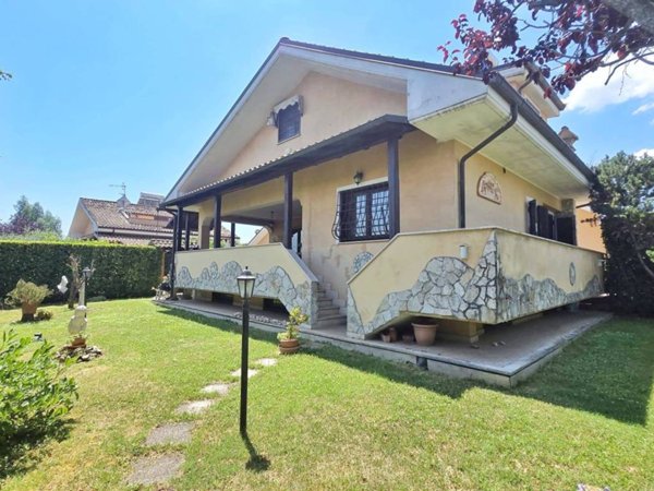 casa indipendente in vendita a Labico in zona Colle Spina