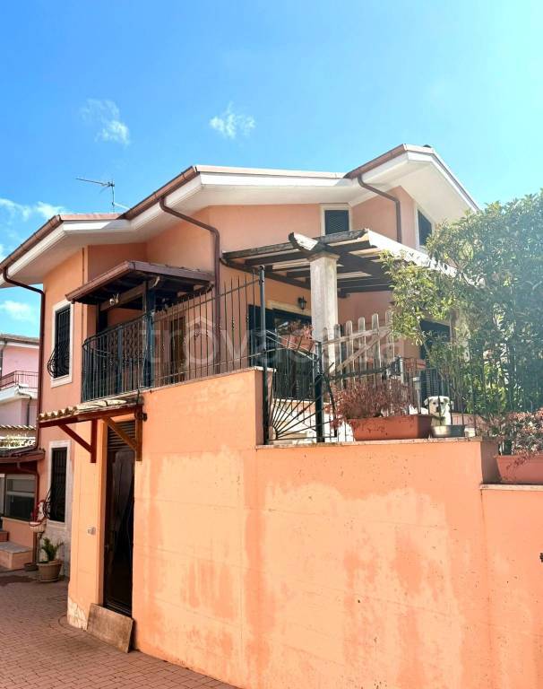 casa indipendente in vendita a Labico in zona Colle Spina