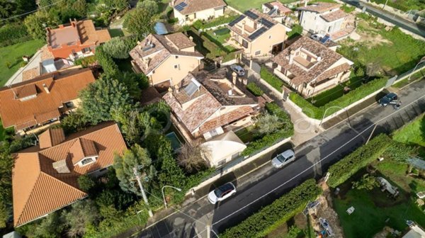 casa indipendente in vendita a Labico in zona Colle Spina