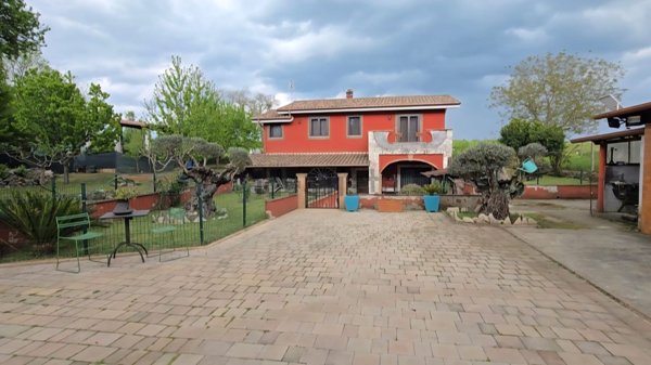 casa indipendente in vendita a Labico