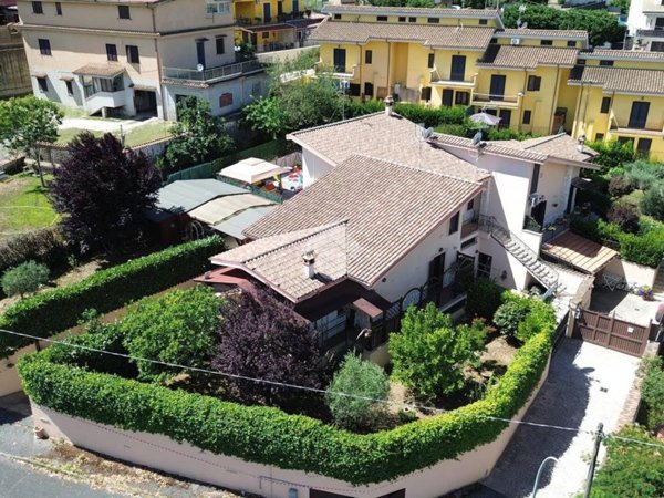 casa indipendente in vendita a Labico in zona Colle Spina