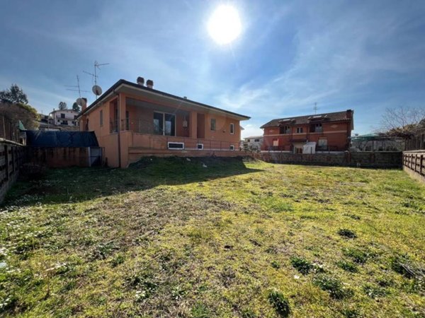 casa indipendente in vendita a Labico in zona Colle Spina