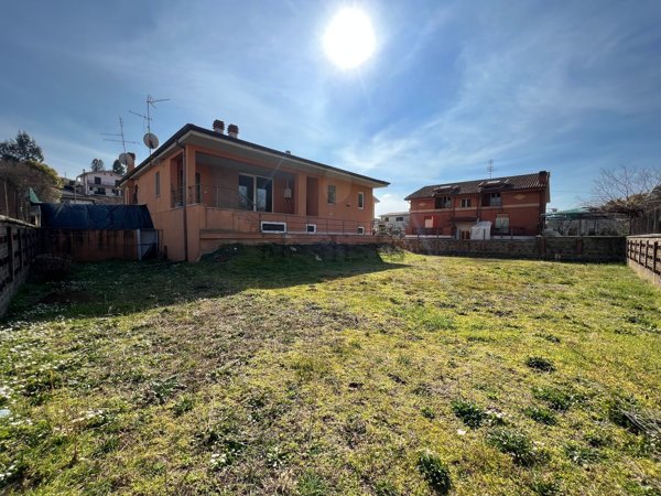casa indipendente in vendita a Labico in zona Colle Spina