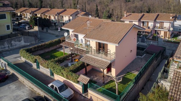 casa indipendente in vendita a Labico