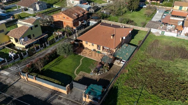 casa indipendente in vendita a Labico in zona Colle Spina